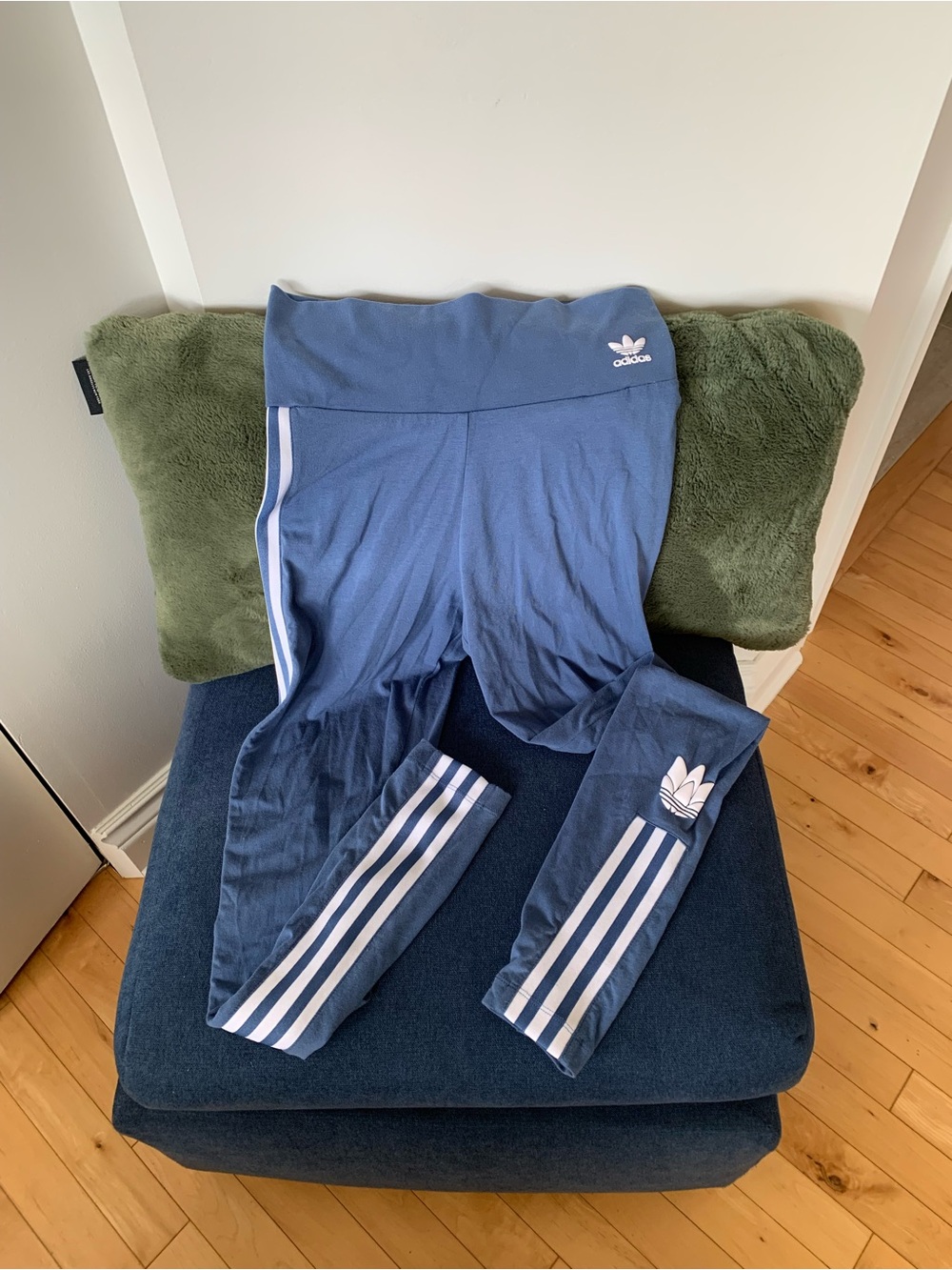 🍄3/29🍄 Adidas light blue Leggings with White 3-Stripes